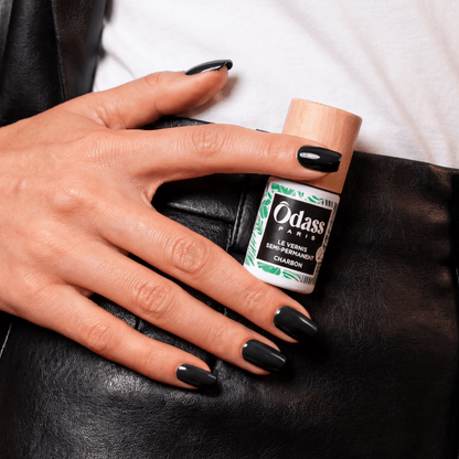 Le vernis semi-permanent - Charbon