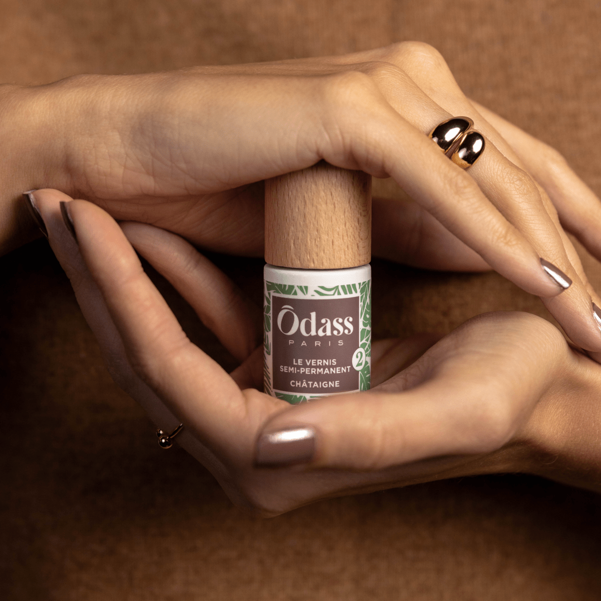 Le vernis semi-permanent - Châtaigne