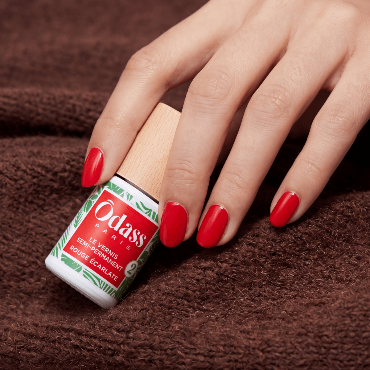 Le vernis semi-permanent - Rouge Écarlate